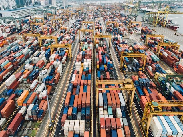 Containerterminal am Hafen von Singapur